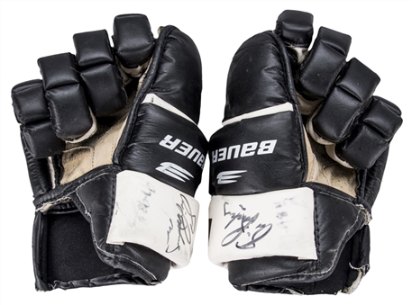 1997-98 Eric Lindros Game Used and Signed Black & White Bauer Hockey Gloves (MeiGray & JSA)